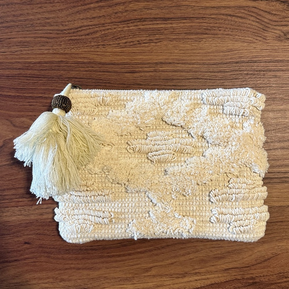 NWOT Universal Thread Boho Zip Clutch